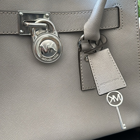 Michael Kors Hamilton Bag with Wallet - Picture 10 of 13